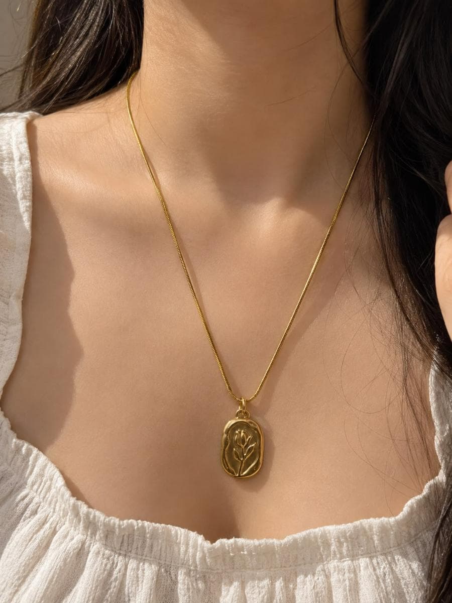 Minimal Gold Pendant Necklace for Women | Aesthetic Floral Charm Chain